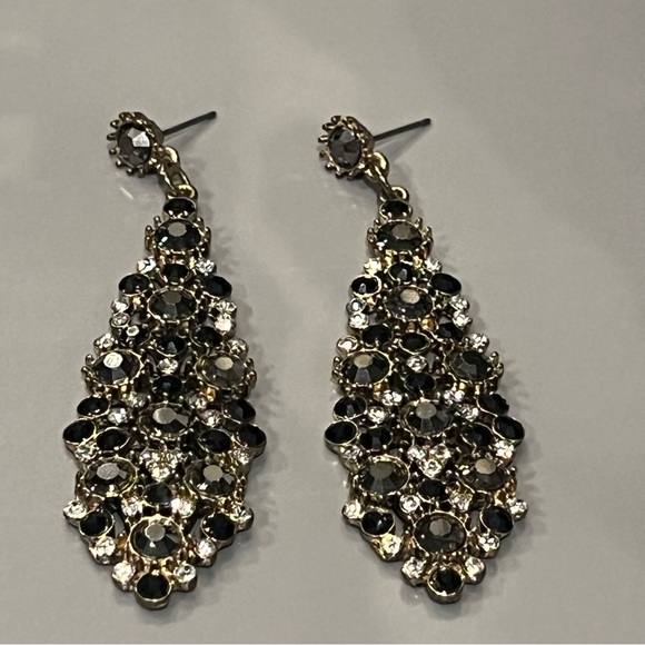 Jewelry - Vintage gold tone Black And Clear Rhinestone Chandelier Dangle Earrings